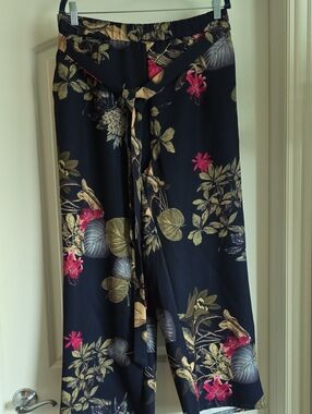 EUC BloomChic 14-16  Navy Floral Palazzo Pants with Pink Accent